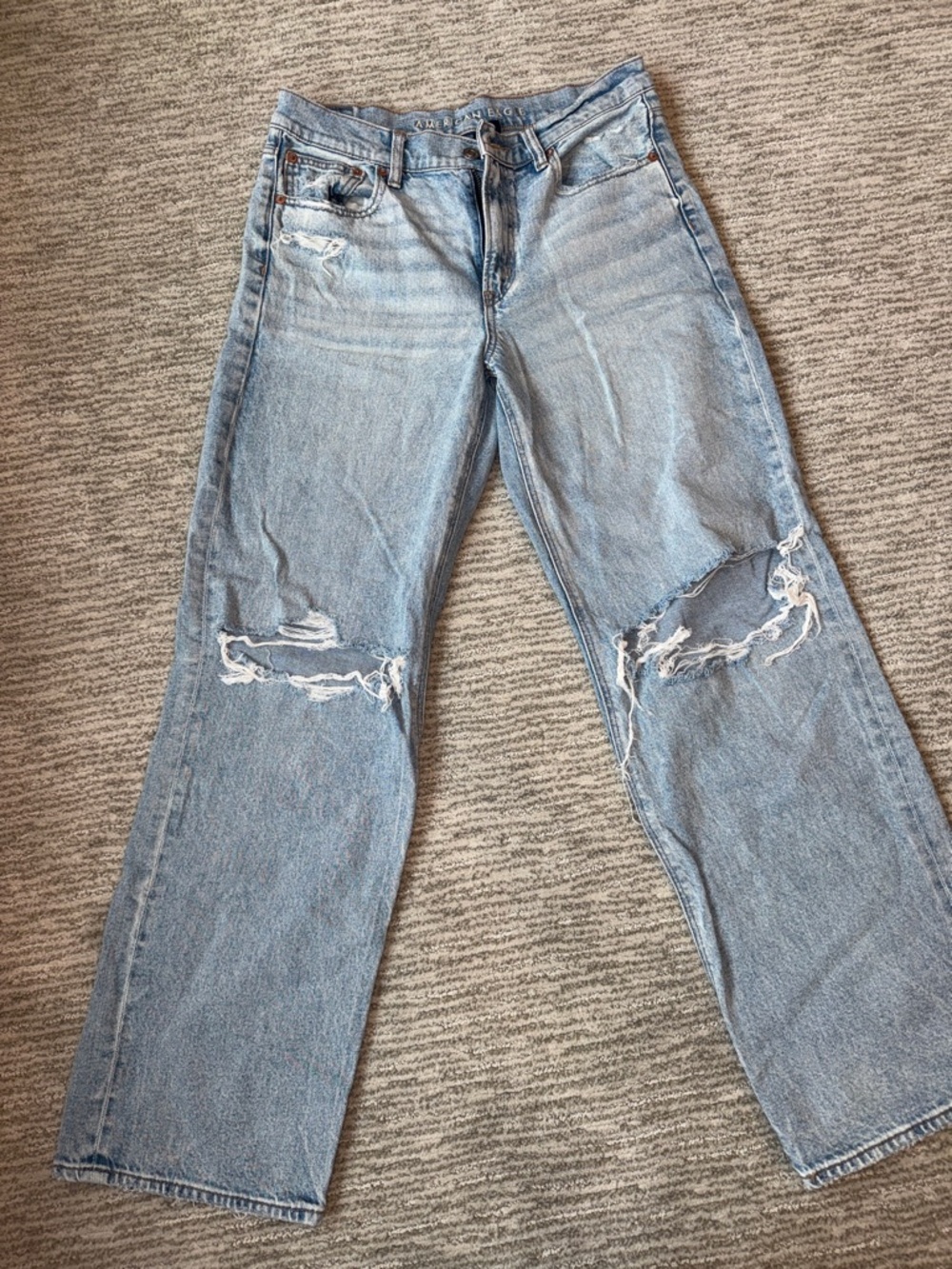 American Eagle Outfitters Strigid Light Blue Distressed Straight-Leg Jeans